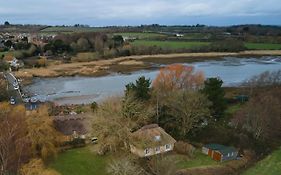 The Lodge: Adorable, Romantic Thatched Cottage