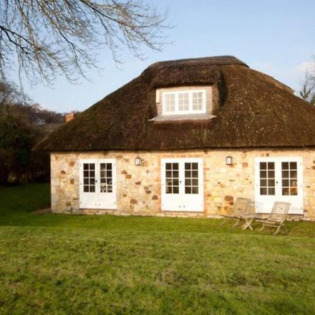 The Lodge: Adorable, Romantic Thatched Cottage Freshwater Exterior photo