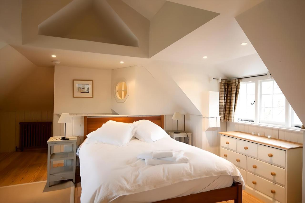 The Lodge: Adorable, Romantic Thatched Cottage Freshwater Exterior photo