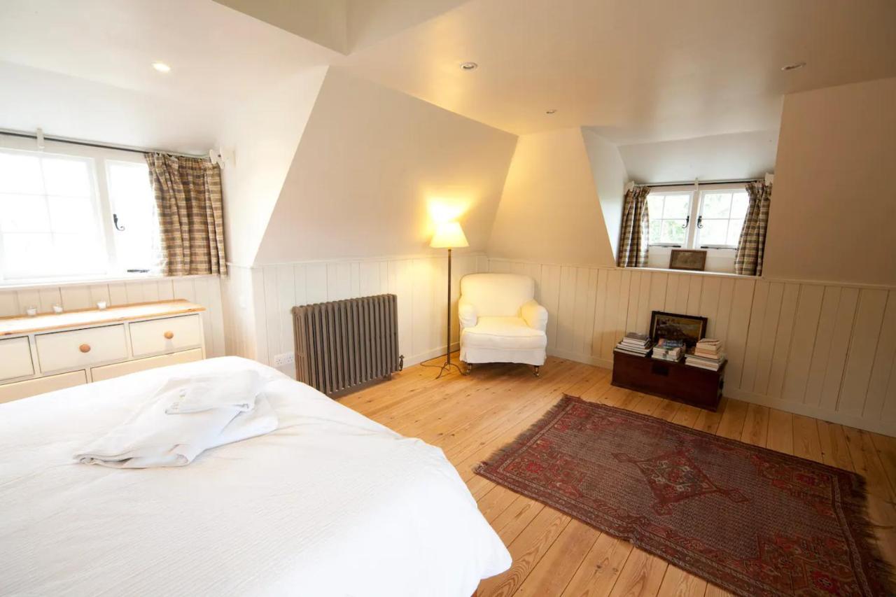The Lodge: Adorable, Romantic Thatched Cottage Freshwater Exterior photo