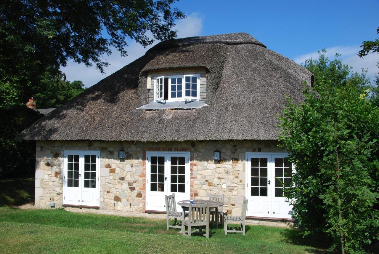 The Lodge: Adorable, Romantic Thatched Cottage Freshwater Exterior photo